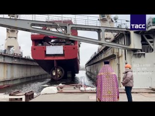 В Санкт-Петербурге на судостроительном заводе «Северная верфь» спустили на воду траулер-процессор «Капитан Абакумов»