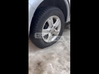 Массовое хулиганство в Охе: ещё одной автомобилистке порезали колесо