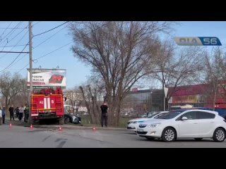 Жуткое ДТП на Беляевской в Оренбурге: Столкнулись пожарная машина и легковушка