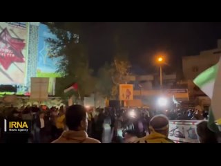 В Тегеране стихийные митинги в поддержку ударов по Израилю