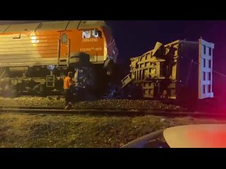 Появились кадры после происшествия на железнодорожном переезде под Комсомольском.