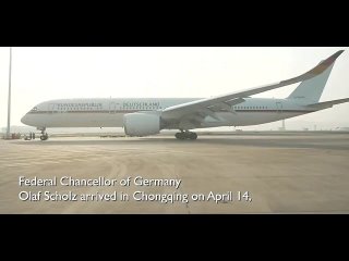 Рубрика просто почувствайте разликата: на летището в столицата на Китай, който пристигна на официално посещение на германския