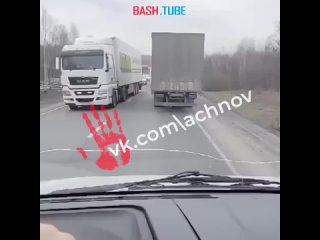 🇷🇺 Грузовик с товарами крупного маркетплейса попал в ДТП на границе с Башкортостаном