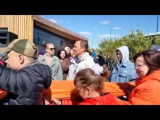 В парке Притяжение в Магнитогорске растягивают рекордно длинную георгиевскую ленту