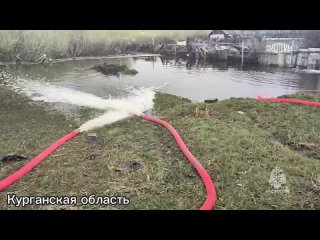 Свыше 800 подтопленных жилых домов освобождены от воды, сообщили в МЧС России. Также в ведомстве отметили, что в 96 муниципалите