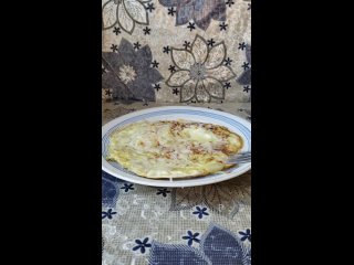 240415 Вкусная яичница с тёртым картофелем, сыром и луком на сливочном масле Сытное полезное блюдо