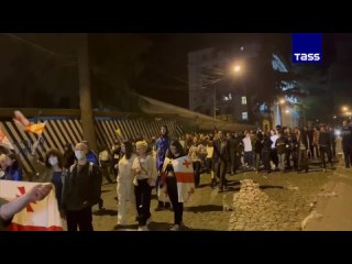 La concentracin de protesta en Tiflis ha finalizado, los manifestantes restantes marcharon alrededor del edificio del Parlam