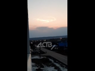 Интересные серебристые облака в виде воронки заметил житель Тымовского