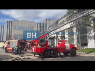 Кадры тушения пожара на производственном цехе в Воронеже