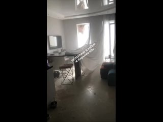 Харьков с самого утра подвергается обстрелу. Один из снарядов попал в многоэтажный жилой дом - украинская сторона... (видео)