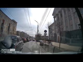 Момент ДТП с участием раритетного автомобиля на ул. Пушкинская (Ижевск)