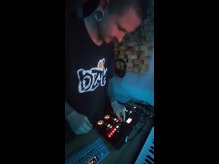 Chipishkin - Loopstation live / Arturia minilab mk2  / Roland JD xi / Teenage engineering OP 1 / BOSS RC-505 mk2