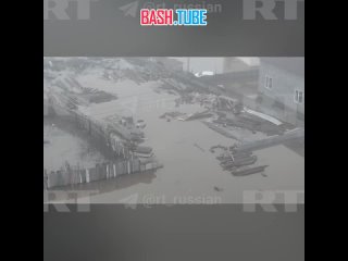 🇷🇺 Так сейчас выглядит микрорайон Заречный в Оренбурге, снятый с дрона