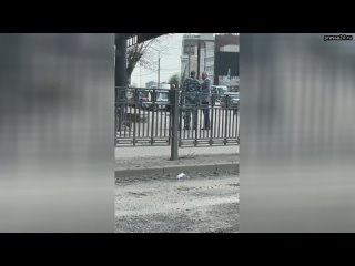 Взрыв в воронежской чайхоне на улице Ленина, в заведении выбиты стёкла. На месте экстренные службы.