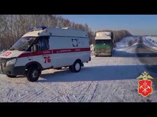 В Новокузнецком округе сотрудники Госавтоинспекции помогли водителю грузового автомобиля, которому стало плохо за рулем