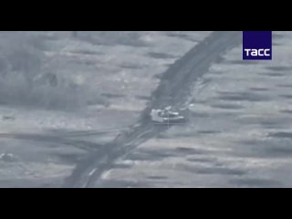 Военнослужащие ЦВО эвакуировали первый Abrams из зоны спецоперации, сообщили ТАСС в МО РФ.
