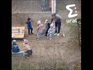Сотрудница детского сада пнула 2-летнего ребёнка в Екатеринбурге