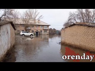 В Оренбурге вода зашла в 12 многоквартирных домов