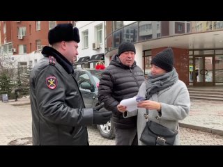 Начальник УМВД Екатеринбурга вышел на улицы города, чтобы лично предупредить граждан о мошеннических звонках
