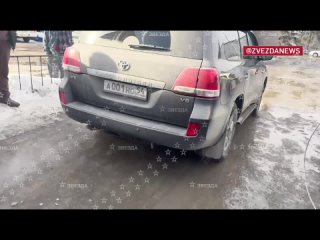 Никита Кологривый с порога спецприемника запрыгнул в Land Cruiser и «улетел», передает наш корреспондент