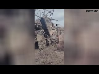 Т-64БВ - уничтожен  В Запорожской области. Как подбит танк ВСУ с мангалом и экранами, не установлено