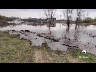 Пик половодья в селе Белозёрки пройден как проходит весенний паводок в Волжском районе 20 апреля..mp4