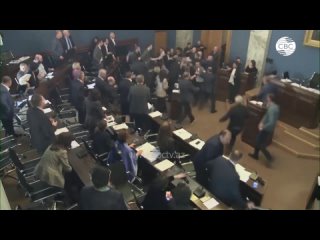 Драка в парламенте Грузии! Депутаты пустили в ход кулаки на обсуждении закона об иноагентах