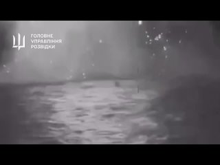ГУР Украины опубликовало видео атаки БЭКов на патрульный корабль проекта 22160 “Сергей Котов“. Всего в атаке принимало участие 1