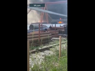 Крупный пожар на складе с пластиковыми трубами в Подмосковье — огонь уже распространился на 2 тысячи «квадратов», сообщает МЧС