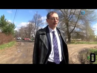 Глава Оленинского района Олег Дубов в интервью местному ТВ заявил, что участок дороги в посёлке останется грунтовым «пожизненно»