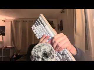 [dom’s asmr] ASMR scratching & tapping triggers (wood sounds, keyboard, whispering, more)