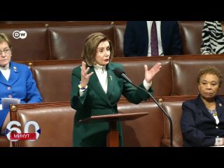 Per essere convincente al Congresso, Nancy Pelosi si  messa al polso un braccialetto giallo e blu: