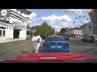 Когда ты начальник и много зарабатываешь  Или краткий рассказ о том, как у нас руководящие должности от оплаты парковки... (видео)