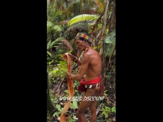 Подлинная жизнь племени Ментаваи в джунглях не та, к которой мы все привыкли!