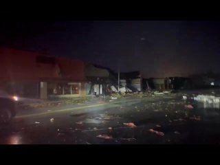 Ночная гроза и последствия прохождения торнадо в Сульфуре (Оклахома, США, ).