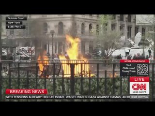 ️  Un hombre se quemó frente al tribunal donde se desarrolla el juicio a Trump en Nueva York ( precaución, vídeo difícil )