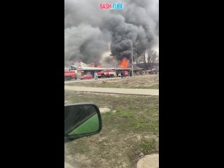 🇷🇺 Пожар охватил торговый павильон в Нижнем Новгороде