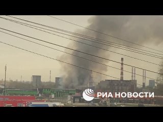 Мусор горит на свалке в Подмосковье в районе 26-го км Каширского шоссе, площадь пожара - около 900 “квадратов“, рассказали РИА Н