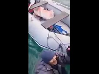 Рыбак свалился в воду и чуть не погиб⁠⁠