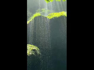 Водопад Амбрелла находится в Пакистане и назван в связи с уникальным падением капель воды по типу зонтика.