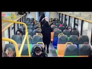 🇷🇺 Пассажир поезда «Фрязево-Апрелевка» набросился на бабушку и сломал ей нос за то, что она попросила его убрать ноги с прохода