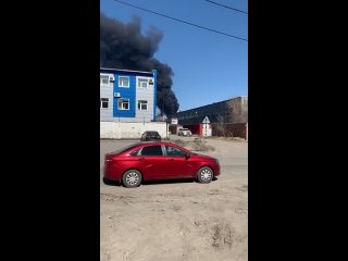 Крупный пожар на нефтебазе в Омске. Горят три емкости с нефтепродуктами