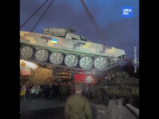 В Москву завозят все больше и больше трофейных танков
