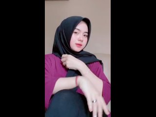 Hijab Woman Right