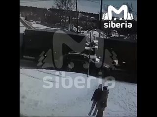 Водитель в Барнауле сбил ребёнка, вручил ему коробку конфет и уехал