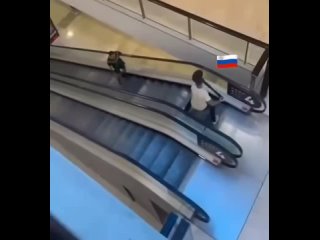 Русскоязычный парень на эскалаторе пытался задержать стрелка в торговом центре в Сиднее