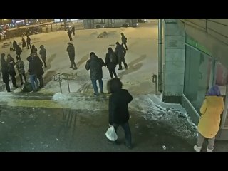 После падения инвалида на скользких ступенях у «Гражданского проспекта» с ответственных за плохую уборку требуют 300 тысяч рубле