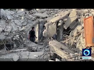 Les Palestiniens inspectent les décombres d’un bâtiment détruit dans la ville de Rafah, dans le sud de la bande de Gaza