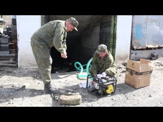 Военнослужащие Ясненского ракетного соединения помогают жителям пострадавших районов Оренбуржья возвращаться в свои дома