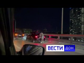 Пять машин столкнулись на Темерницком мосту в Ростове. ДТП зарегистрировано в 20:27